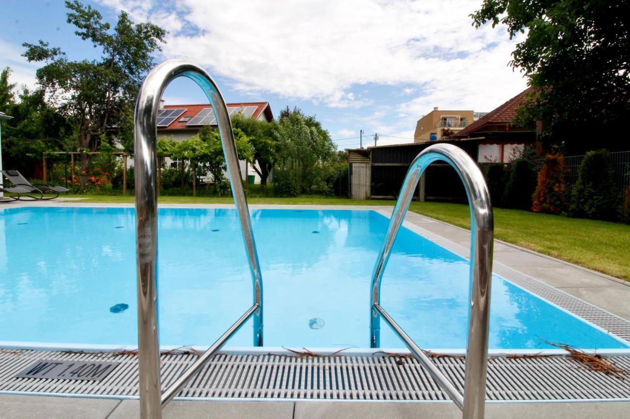 Maureen Lovely 2 Bedroom Unit With Community Pool Vienna Esterno foto